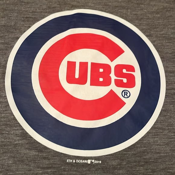 Like new genuine merchandise by fifth and Ocean, Chicago Cubs MLB T-shirt - Picture 3 of 10